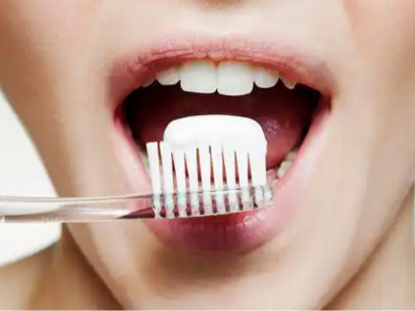 上了年紀(jì)的老年人如何刷牙？